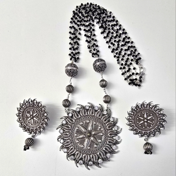 Celestial Onyx Pearl Sunburst Necklace Set
